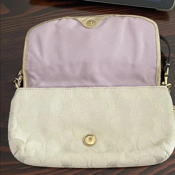 Coach Beige Signature wristlet - Picture 2 of 5